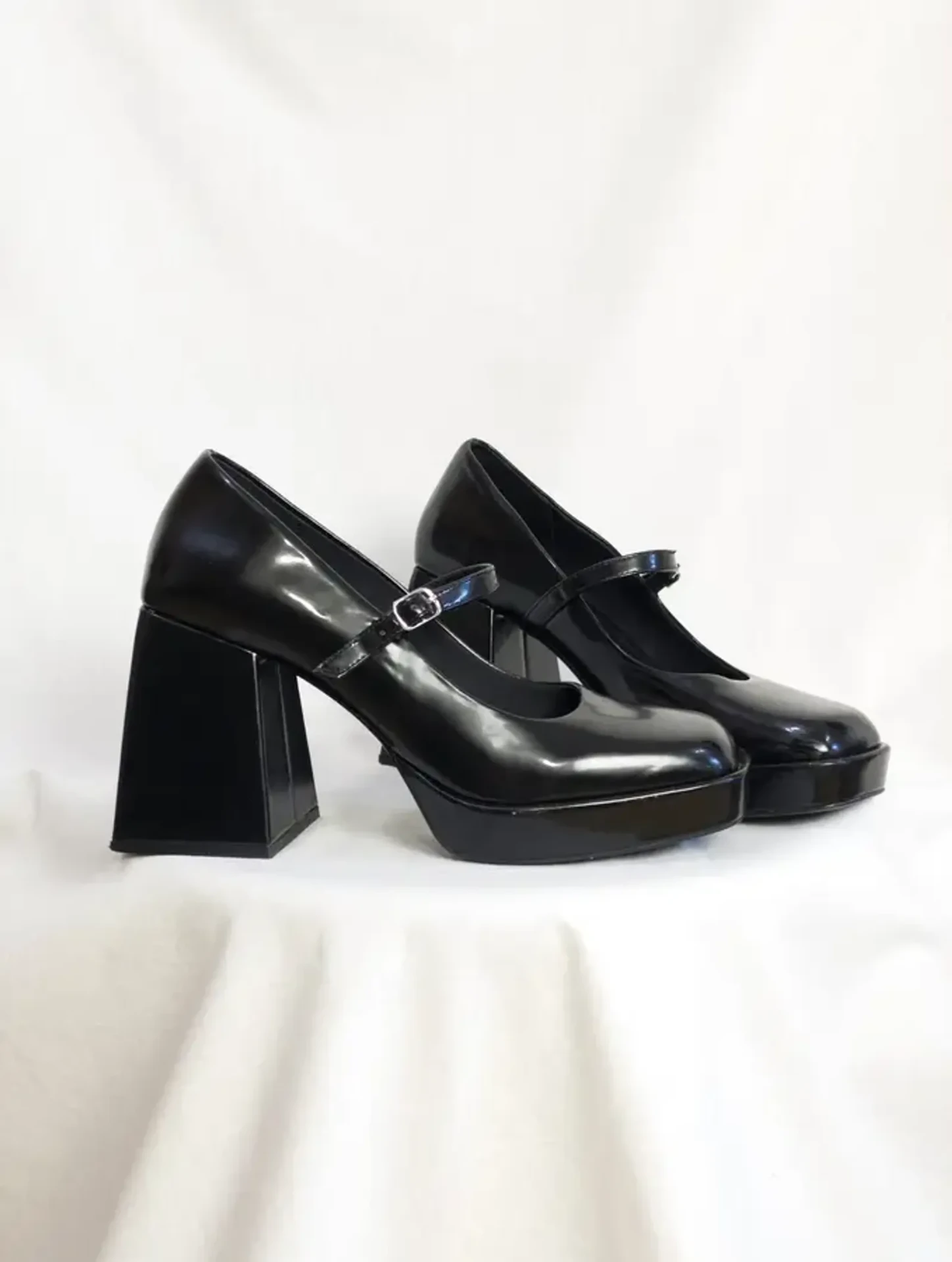 Sapato Mary Jane Monki Bico Quadrado