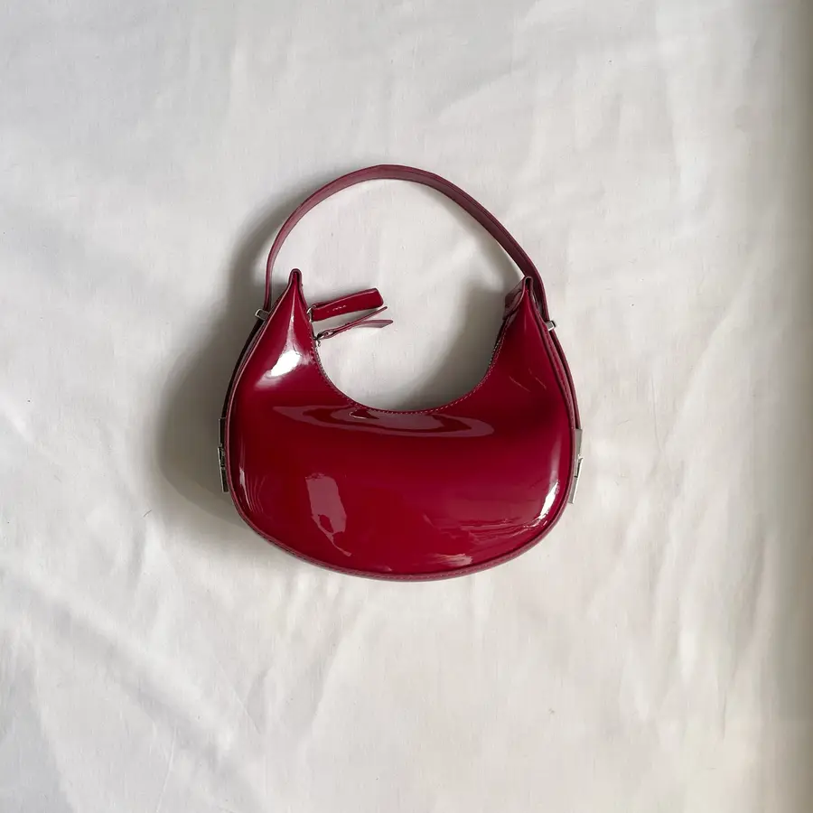 Bolsa Verniz Vermelha Meia Lua